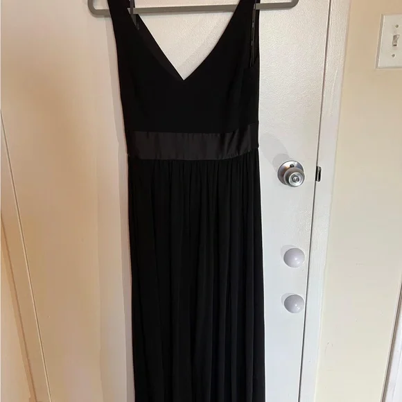Elegant Black Vera Wang Sleeveless Dress - Picture 13 of 16
